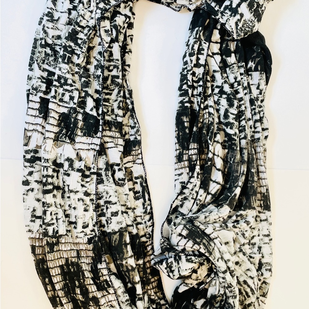 Urban Outfitters Circle Scarf - Picture 2 of 4